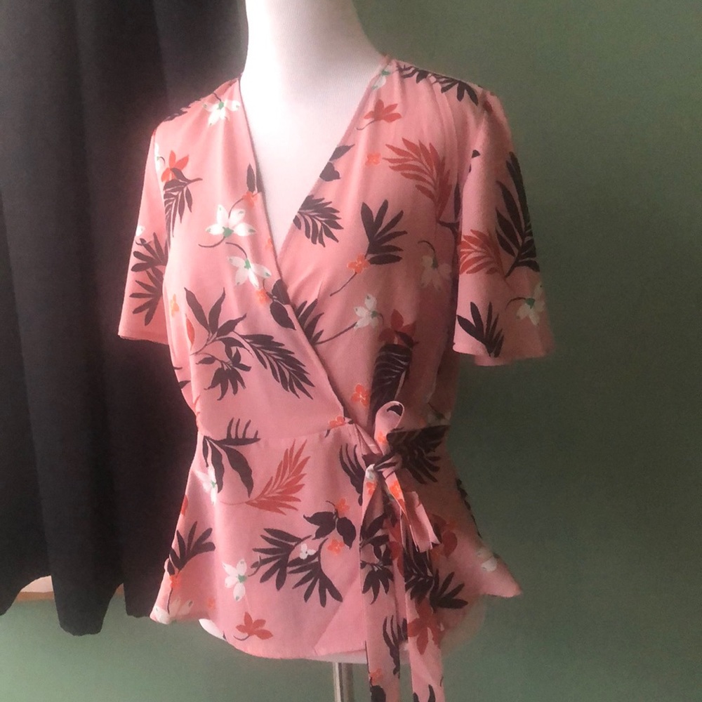 Perfect spring top! - Picture 4 of 5